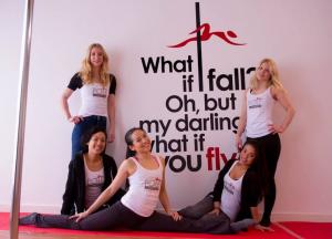 Muursticker voor Pole Inspiration Dance Studio