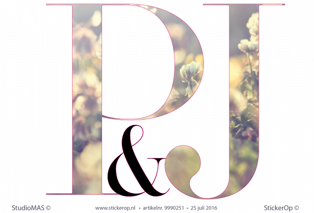 Muursticker van zelf aangeleverd ontwerp - P&J initialen gevuld met foto Muurstickers van eigen ontwerp PJ