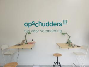 Opschudders muursticker