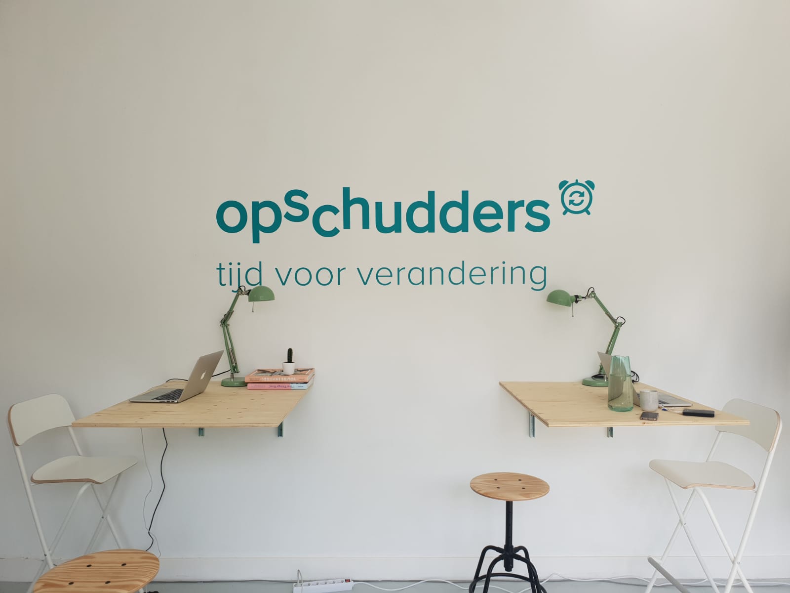 Opschudders muursticker